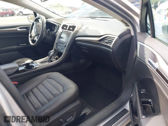 2016 Ford Fusion SE with VIN 3FA6P0HD6GR274171, listed as a IAAI auction lot 41740043 with 92,469 mi miles. Bid and sale history available at carsss.com. Image 5.
