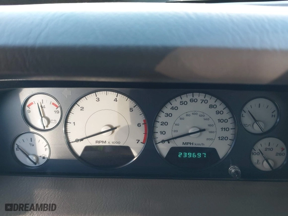 2004 Jeep Grand Cherokee Limited with VIN 1J8GW58N74C380204, listed as a IAAI auction lot 41756657 with 239,697 mi miles. Bid and sale history available at carsss.com. Image 7.