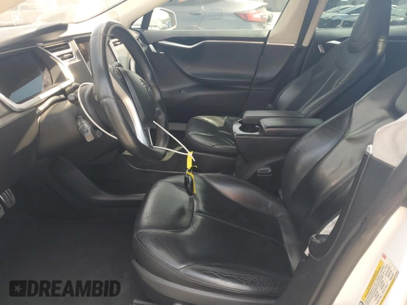 2013 Tesla Model S Performance z VIN 5YJSA1DP1DFP20689, wystawiony jako Copart lot #56869305 z przebiegiem Nie podano mil oraz Szkoda całkowita • Salvage title. Historia ofert i sprzedaży dostępna na DreamBid. Obrazek 7.