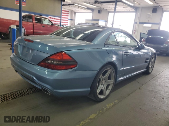 2011 Mercedes-Benz SL 550 z VIN WDBSK7BA2BF165452, wystawiony jako Copart lot #56489445 z przebiegiem Nie podano mil oraz Szkoda całkowita • Salvage title. Historia ofert i sprzedaży dostępna na DreamBid. Obrazek 3.