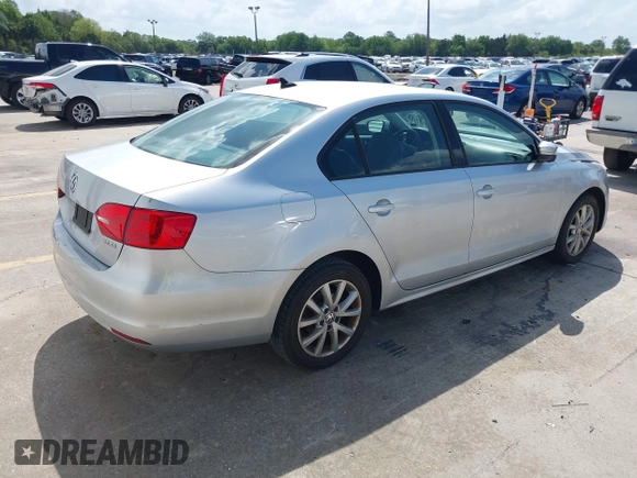 2012 Volkswagen Jetta Sedan SE w/Convenience with VIN 3VWDX7AJ1CM401939, listed as a IAAI auction lot 41941070 with 123,611 mi miles. Bid and sale history available at carsss.com. Image 4.