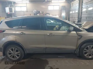 2017 Ford Escape SE z VIN 1FMCU0GD0HUC93439, wystawiony jako IAAI lot #41447523 z przebiegiem 94 776 mil mil oraz . Historia ofert i sprzedaży dostępna na DreamBid. Obrazek 13.