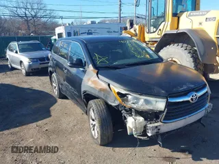 2014 Toyota Highlander LE z VIN 5TDBKRFH4ES034791, wystawiony jako IAAI lot #41770914 z przebiegiem Nie podano mil oraz . Historia ofert i sprzedaży dostępna na DreamBid. Obrazek 1.