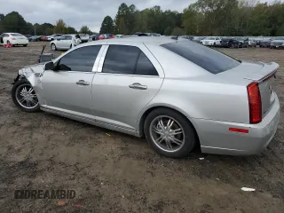 2008 Cadillac STS RWD z VIN 1G6DZ67A780174008, wystawiony jako Copart lot #79279254 z przebiegiem 133 326 mil mil oraz Szkoda całkowita • Salvage title. Historia ofert i sprzedaży dostępna na DreamBid. Obrazek 2.