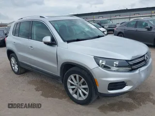 2017 Volkswagen Tiguan Wolfsburg Edition z VIN WVGSV7AX1HW510439, wystawiony jako IAAI lot #42328922 z przebiegiem 69 095 mil mil oraz . Historia ofert i sprzedaży dostępna na DreamBid. Obrazek 1.