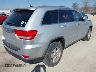 2011 Jeep Grand Cherokee Laredo z VIN 1J4RR4GG3BC589578, wystawiony jako IAAI lot #41804883 z przebiegiem 113 016 mil mil oraz . Historia ofert i sprzedaży dostępna na DreamBid. Obrazek 4.