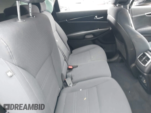 2016 Kia Sorento LX with VIN 5XYPG4A35GG149678, listed as a IAAI auction lot 41478731 with 128,895 mi miles. Bid and sale history available at carsss.com. Image 8.