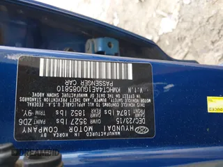 2016 Hyundai Accent SE with VIN KMHCT4AE1GU085810, listed as a IAAI auction lot 41881579 with 137,721 mi miles. Bid and sale history available at carsss.com. Image 9.