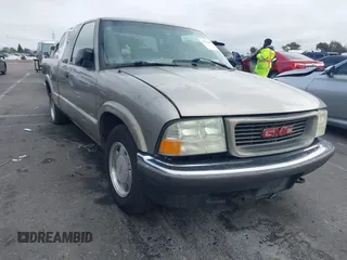 2002 GMC Sonoma SLS with VIN 1GTCS195328201178, listed as a IAAI auction lot 41534632 with 1 mi miles. Bid and sale history available at carsss.com. Image 1.