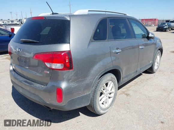 2015 Kia Sorento LX with VIN 5XYKTCA69FG584972, listed as a IAAI auction lot 42315973 with 165,907 mi miles and . Bid and sale history available at DreamBid. Image 4.