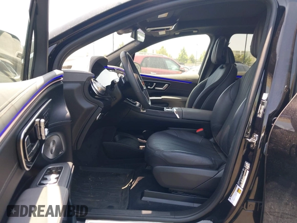 2023 Mercedes-Benz EQS 580 z VIN 4JGDM4EB5PA018484, wystawiony jako IAAI lot #42451530 z przebiegiem 24 293 mil mil oraz . Historia ofert i sprzedaży dostępna na DreamBid. Obrazek 5.
