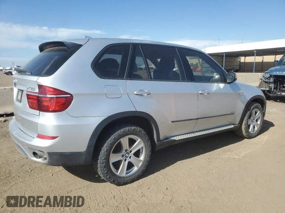 2011 BMW X5 35i z VIN 5UXZV4C55BL739114, wystawiony jako Copart lot #58393605 z przebiegiem 161 015 mil mil oraz Czysty tytuł • Clean title. Historia ofert i sprzedaży dostępna na DreamBid. Obrazek 3.