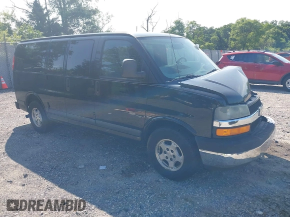 2005 Chevrolet Express Passenger z VIN 1GNFG15T751169844, wystawiony jako IAAI lot #42393893 z przebiegiem 226 673 mil mil oraz . Historia ofert i sprzedaży dostępna na DreamBid. Obrazek 1.