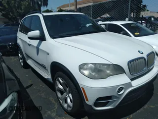 2011 BMW X5 35d z VIN 5UXZW0C59BL662592, wystawiony jako IAAI lot #42317116 z przebiegiem 93 848 mil mil oraz . Historia ofert i sprzedaży dostępna na DreamBid. Obrazek 1.