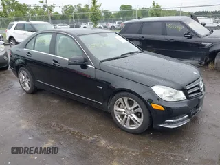 2012 Mercedes-Benz C 250 Sport z VIN WDDGF4HB6CR212742, wystawiony jako IAAI lot #42354345 z przebiegiem 117 814 mil mil oraz . Historia ofert i sprzedaży dostępna na DreamBid. Obrazek 1.