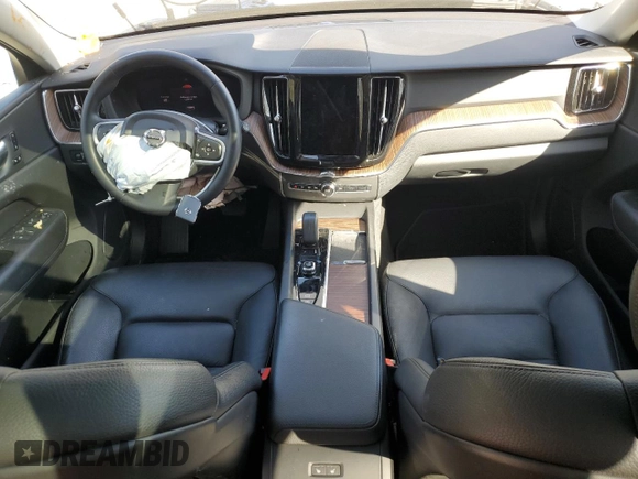 2022 Volvo XC60 Momentum z VIN YV4L12RKXN1946406, wystawiony jako Copart lot #52237725 z przebiegiem 49 629 mil mil oraz Szkoda całkowita • Salvage title. Historia ofert i sprzedaży dostępna na DreamBid. Obrazek 8.