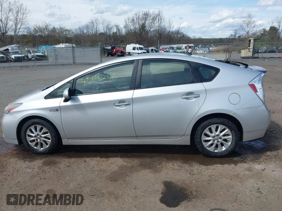 2013 Toyota Prius with VIN JTDKN3DP2D3032147, listed as a IAAI auction lot 41915296 with 207,920 mi miles and . Bid and sale history available at DreamBid. Image 15.