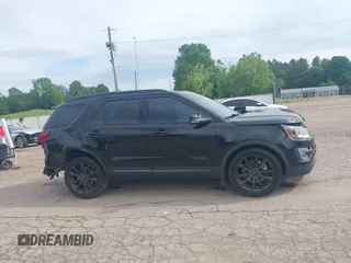 2017 Ford Explorer XLT z VIN 1FM5K7D82HGD35543, wystawiony jako IAAI lot #42100695 z przebiegiem 185 103 mil mil oraz . Historia ofert i sprzedaży dostępna na DreamBid. Obrazek 13.