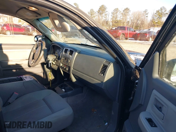 2006 Dodge Dakota SLT z VIN 1D7HW48N96S671842, wystawiony jako IAAI lot #41286872 z przebiegiem 192 914 mil mil oraz . Historia ofert i sprzedaży dostępna na DreamBid. Obrazek 5.