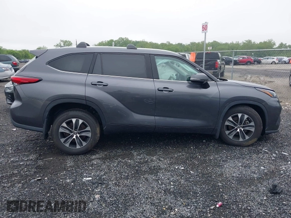2021 Toyota Highlander XLE with VIN 5TDGZRBH3MS077976, listed as a IAAI auction lot 42265085 with 60,828 mi miles and . Bid and sale history available at DreamBid. Image 13.