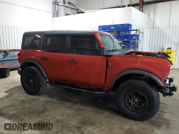 2022 Ford Bronco z VIN 1FMDE5BH9NLB59829, wystawiony jako Copart lot #43085555 z przebiegiem 16 727 mil mil oraz Czysty tytuł • Clean title. Historia ofert i sprzedaży dostępna na DreamBid. Obrazek 4.