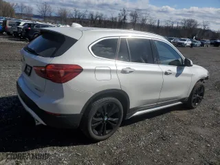 2020 BMW X1 xDrive28i with VIN WBXJG9C00L5P60455, listed as a Copart auction lot 52353875 with 77,709 mi miles and Salvage Title. Bid and sale history available at carsss.com. Image 3.
