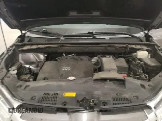 2018 Toyota Highlander SE z VIN 5TDJZRFH8JS528329, wystawiony jako Copart lot #56682465 z przebiegiem 131 082 mil mil oraz Szkoda całkowita • Salvage title. Historia ofert i sprzedaży dostępna na DreamBid. Obrazek 12.