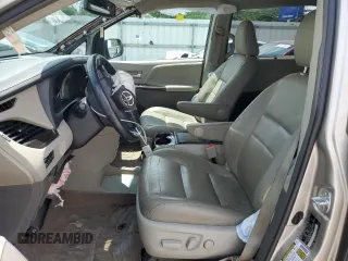 2017 Toyota Sienna XLE Auto Access Seat z VIN 5TDYZ3DC3HS864516, wystawiony jako Copart lot #61470965 z przebiegiem 110 596 mil mil oraz Szkoda całkowita • Salvage title. Historia ofert i sprzedaży dostępna na DreamBid. Obrazek 7.
