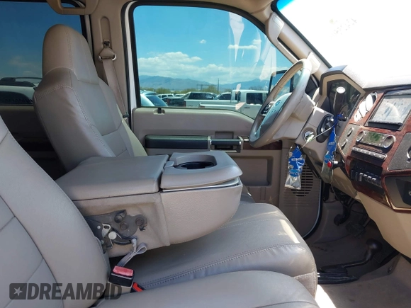 2008 Ford F-250 XL z VIN 1FTSW21R18ED34925, wystawiony jako IAAI lot #42425506 z przebiegiem 232 672 mil mil oraz . Historia ofert i sprzedaży dostępna na DreamBid. Obrazek 5.
