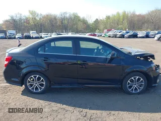2020 Chevrolet Sonic LT z VIN 1G1JD5SB6L4140998, wystawiony jako IAAI lot #42085225 z przebiegiem 33 196 mil mil oraz . Historia ofert i sprzedaży dostępna na DreamBid. Obrazek 13.