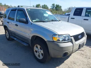 2006 Ford Escape XLT with VIN 1FMYU93146KA41949, listed as a IAAI auction lot 42103938 with 138,902 mi miles. Bid and sale history available at carsss.com. Image 1.