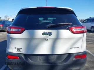 2016 Jeep Cherokee Sport with VIN 1C4PJMASXGW359186, listed as a IAAI auction lot 41930264 with 32,581 mi miles. Bid and sale history available at carsss.com. Image 16.
