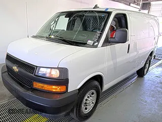 2021 Chevrolet Express Cargo z VIN 1GCWGAFP1M1303403, wystawiony jako IAAI lot #42672932 z przebiegiem 65 051 mil mil oraz . Historia ofert i sprzedaży dostępna na DreamBid. Obrazek 23.