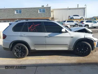 2012 BMW X5 35i с VIN 5UXZV4C53CL750601, выставлен на аукционе IAAI как лот 41946731 с пробегом 111 026 миль миль и . История ставок и продаж доступна на DreamBid. Изображение 14.