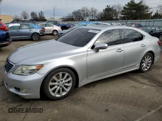 2010 Lexus LS 460 z VIN JTHCL5EFXA5005742, wystawiony jako Copart lot #43464855 z przebiegiem 225 906 mil mil oraz Czysty tytuł • Clean title. Historia ofert i sprzedaży dostępna na DreamBid. Obrazek 1.