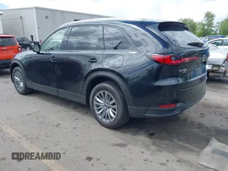 2024 Mazda CX-90 Preferred Plus z VIN JM3KKCHD8R1112555, wystawiony jako IAAI lot #42260744 z przebiegiem 16 528 mil mil oraz . Historia ofert i sprzedaży dostępna na DreamBid. Obrazek 3.