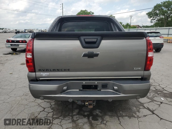 2007 Chevrolet Avalanche LTZ z VIN 3GNFK12377G199532, wystawiony jako Copart lot #57481235 z przebiegiem 226 580 mil mil oraz Szkoda całkowita • Salvage title. Historia ofert i sprzedaży dostępna na DreamBid. Obrazek 6.