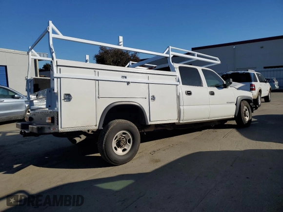 2005 GMC Sierra 1500 with VIN 1GDHC23215F894447, listed as a Copart auction lot 85680264 with 270,936 mi miles and Salvage Title. Bid and sale history available at DreamBid. Image 3.