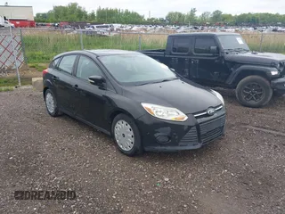 2014 Ford Focus SE z VIN 1FADP3K2XEL367139, wystawiony jako IAAI lot #42335389 z przebiegiem 76 469 mil mil oraz . Historia ofert i sprzedaży dostępna na DreamBid. Obrazek 1.
