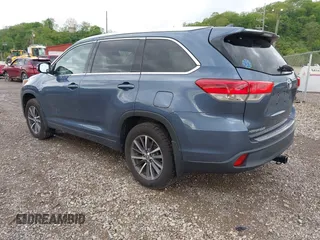 2017 Toyota Highlander XLE with VIN 5TDJZRFH8HS391841, listed as a IAAI auction lot 42170249 with 93,362 mi miles and . Bid and sale history available at DreamBid. Image 3.