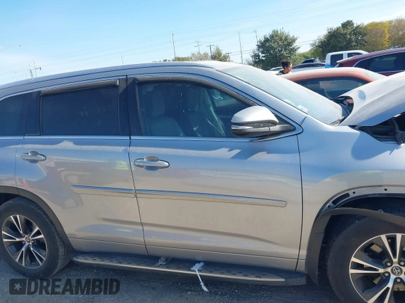 2016 Toyota Highlander XLE z VIN 5TDJKRFH1GS285752, wystawiony jako IAAI lot #40977219 z przebiegiem 139 773 mil mil oraz . Historia ofert i sprzedaży dostępna na DreamBid. Obrazek 13.