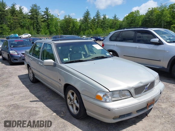 2000 Volvo S70 с VIN YV1LS56D5Y2661189, выставлен на аукционе IAAI как лот 42362551 с пробегом 197 541 миль миль и . История ставок и продаж доступна на DreamBid. Изображение 1.
