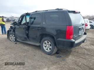 2011 GMC Yukon SLT with VIN 1GKS2CE02BR365229, listed as a IAAI auction lot 41601082 with 203,739 mi miles. Bid and sale history available at carsss.com. Image 3.