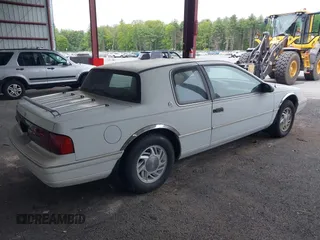 1992 Mercury Cougar z VIN 1MEPM6045NH646487, wystawiony jako IAAI lot #42345310 z przebiegiem 72 579 mil mil oraz . Historia ofert i sprzedaży dostępna na DreamBid. Obrazek 4.