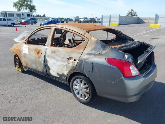 2019 Nissan Versa Sedan SV with VIN 3N1CN7AP0KL821031, listed as a IAAI auction lot 40587193 with 1 mi miles. Bid and sale history available at carsss.com. Image 3.