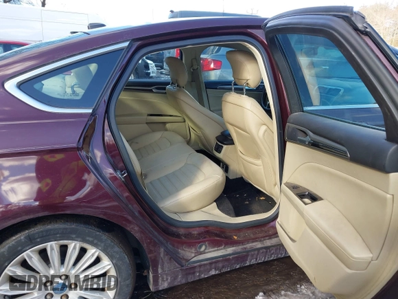 2013 Ford Fusion SE Hybrid z VIN 3FA6P0LU1DR251738, wystawiony jako IAAI lot #41576698 z przebiegiem 158 735 mil mil oraz . Historia ofert i sprzedaży dostępna na DreamBid. Obrazek 8.