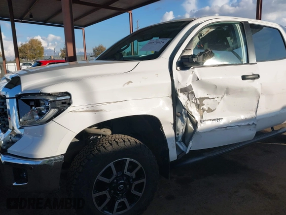 2018 Toyota Tundra SR5 z VIN 5TFDW5F16JX776543, wystawiony jako IAAI lot #40874026 z przebiegiem 59 636 mil mil oraz . Historia ofert i sprzedaży dostępna na DreamBid. Obrazek 6.