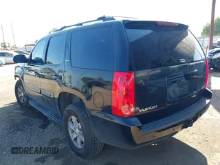 2008 GMC Yukon SLT w/4SB with VIN 1GKFC13J38R172711, listed as a IAAI auction lot 42067841 with 141,763 mi miles. Bid and sale history available at carsss.com. Image 3.