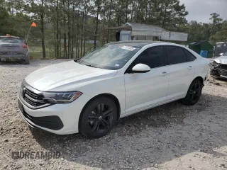 2023 Volkswagen Jetta SE z VIN 3VW7M7BU9PM022076, wystawiony jako Copart lot #51915935 z przebiegiem 29 231 mil mil oraz Czysty tytuł • Clean title. Historia ofert i sprzedaży dostępna na DreamBid. Obrazek 1.