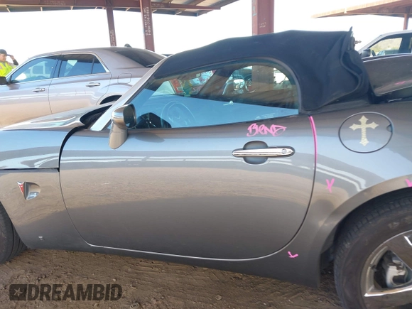 2006 Pontiac Solstice z VIN 1G2MB35B56Y112699, wystawiony jako IAAI lot #42279273 z przebiegiem 46 478 mil mil oraz . Historia ofert i sprzedaży dostępna na DreamBid. Obrazek 14.